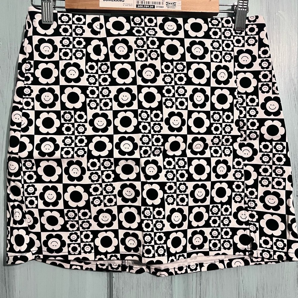 Art Class Black and White Floral Mini Skirt